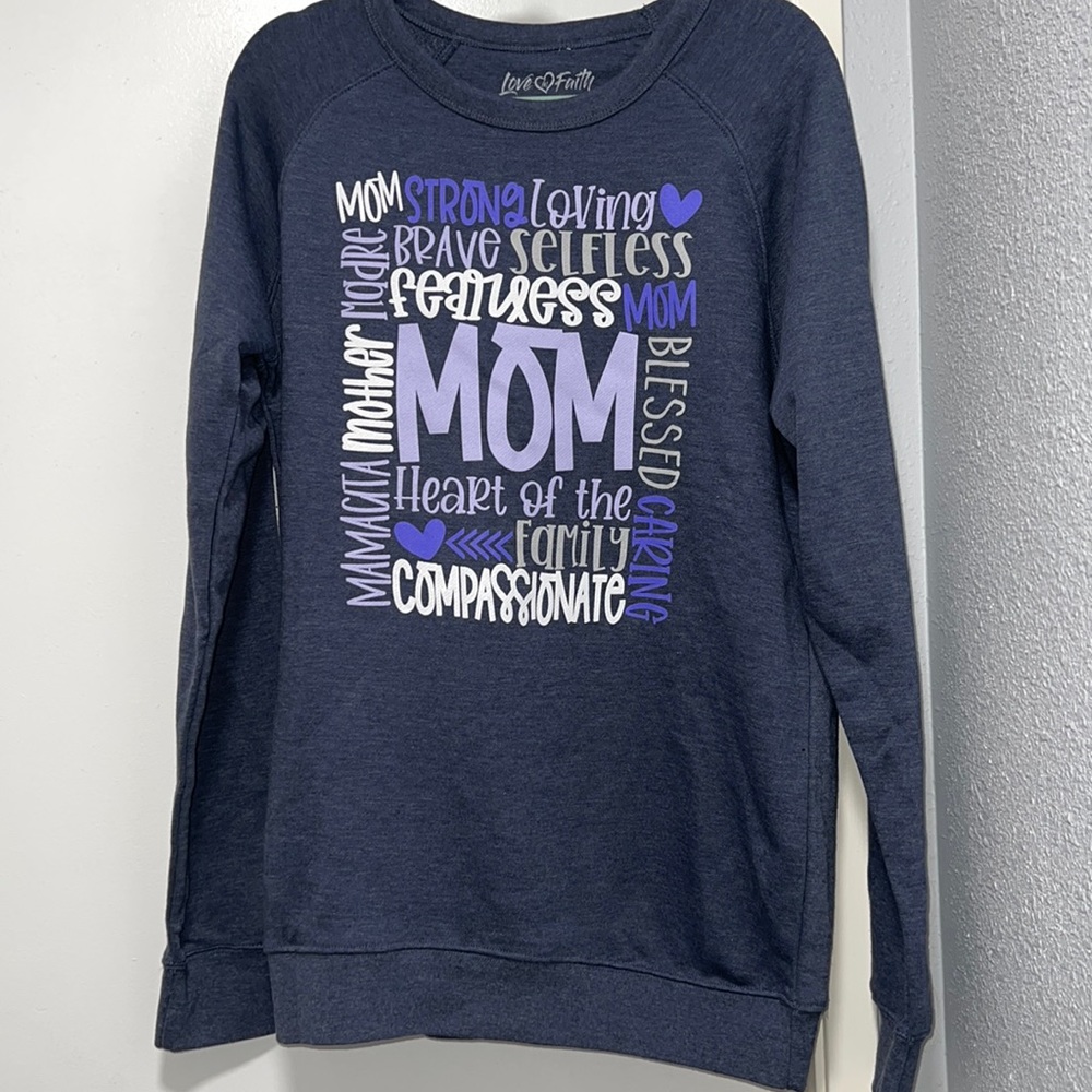 MOM LOVE IN FAITH SWEATSHIRT SZ XL NWOT BOUTIQUE